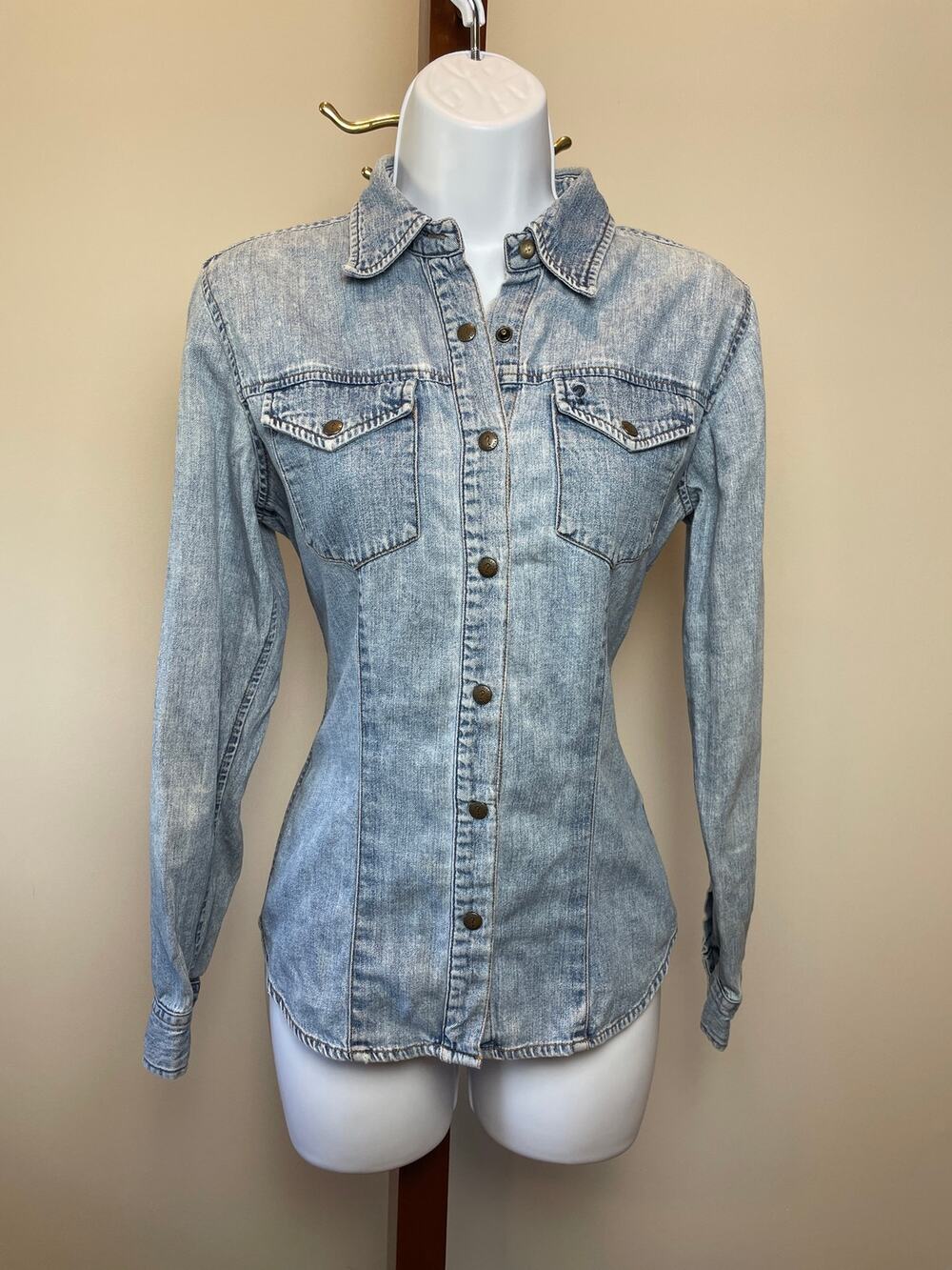 GUESS Jeans Denim Snap Front Shirt Size S Light Wash Cotton Vintage